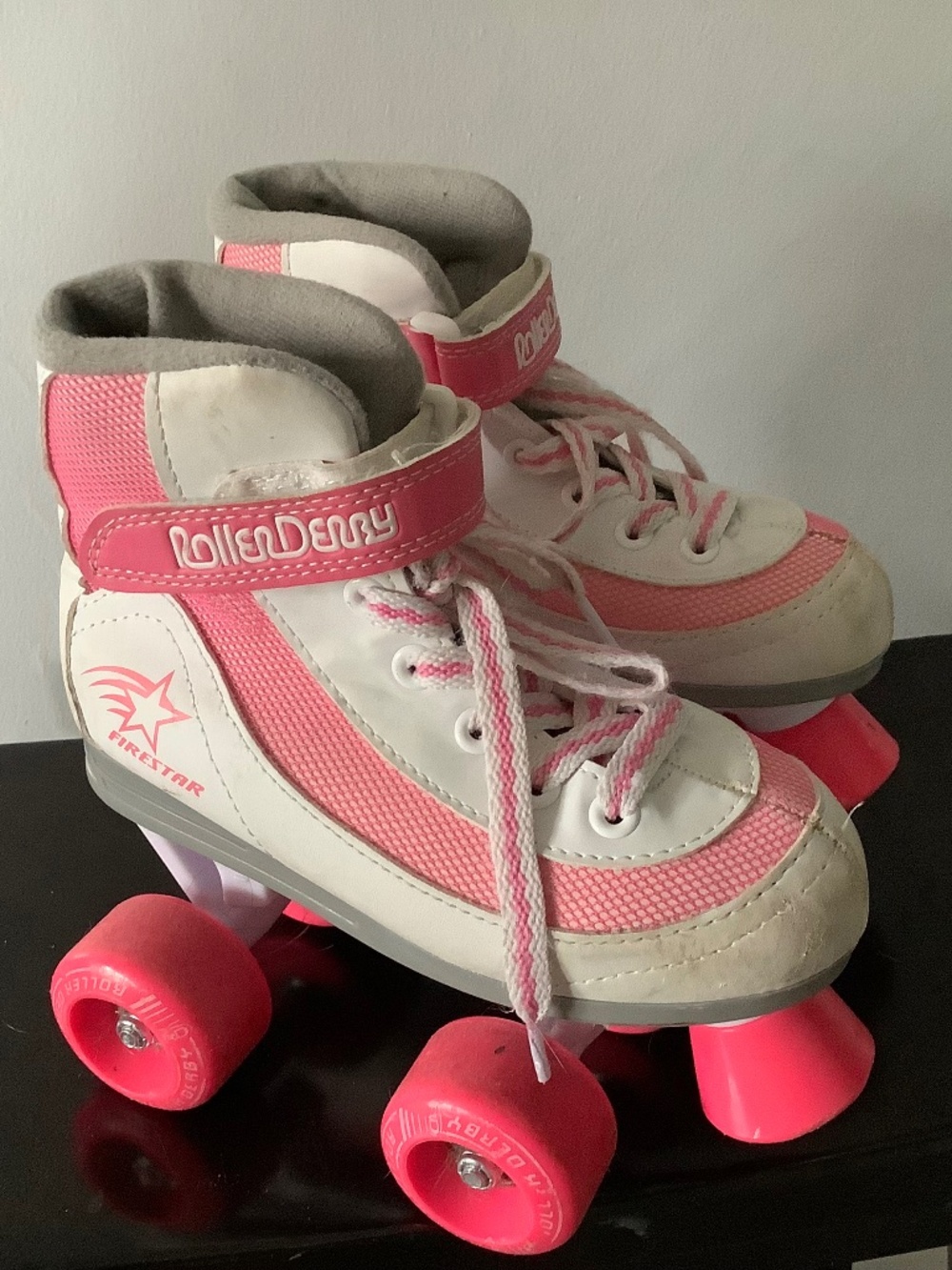 Kids size 1 Rollerskates skates